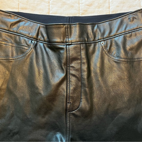 EUC Ladies Spanx Leather Like Skinny Pant Size Medium - Picture 7 of 7
